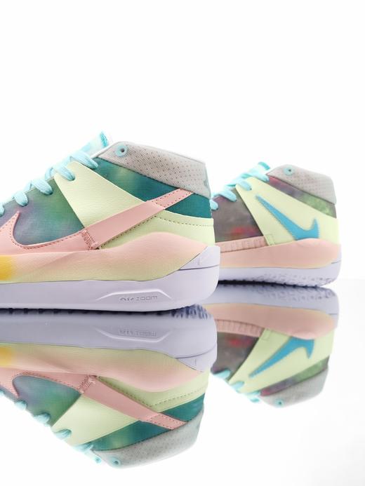 KD 13 SIZE:凯文·杜兰特总能在比赛的关键时刻力挽狂澜。他攻守兼优，攻则势不可挡，令对手不寒而栗，守则固若金汤，化解对手强势攻势。KD13 EP 男子篮球鞋搭载全掌型缓震系统 商品图1