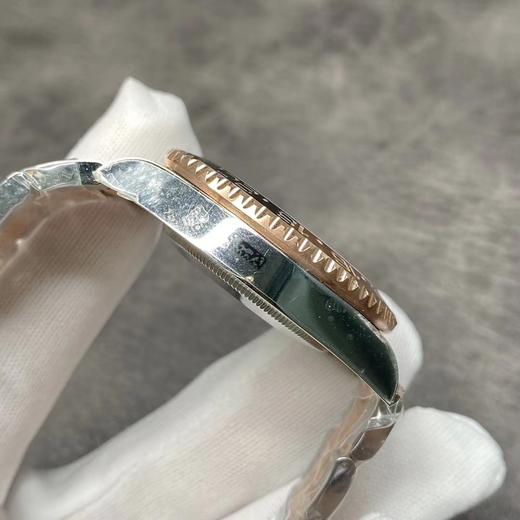 NOOB official➕全新鼎力出品 格林尼治GMT-MASTER II 根据最新的126715格林尼治开发的的副本，放大镜正确AR镀膜，表盘12点位置采用正品一致的皇冠字面，旋入式三扣锁三重防水 商品图12