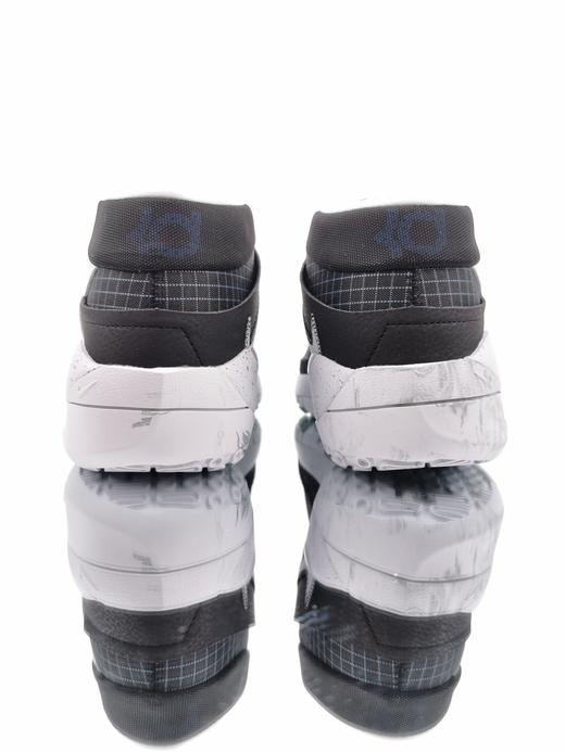 KD 13 SIZE:凯文·杜兰特总能在比赛的关键时刻力挽狂澜。他攻守兼优，攻则势不可挡，令对手不寒而栗，守则固若金汤，化解对手强势攻势。KD13 EP 男子篮球鞋搭载全掌型缓震系统 商品图2