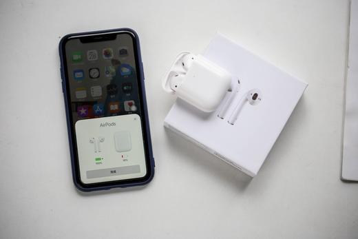 Apple AirPods2代无线蓝牙耳机！ 赠送无线充电座  带弹窗连接 ！入耳检测，AirPods 2配备无线充电盒，并同时具备充电速度更快的超级无线充电功能。 商品图3