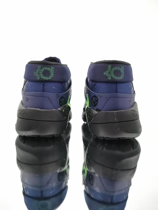 KD 13 SIZE:凯文·杜兰特总能在比赛的关键时刻力挽狂澜。他攻守兼优，攻则势不可挡，令对手不寒而栗，守则固若金汤，化解对手强势攻势。KD13 EP 男子篮球鞋搭载全掌型缓震系统 商品图11