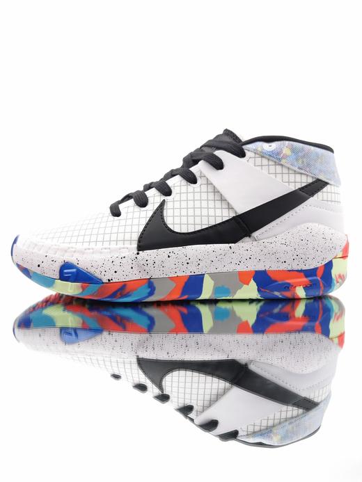 KD 13 SIZE:凯文·杜兰特总能在比赛的关键时刻力挽狂澜。他攻守兼优，攻则势不可挡，令对手不寒而栗，守则固若金汤，化解对手强势攻势。KD13 EP 男子篮球鞋搭载全掌型缓震系统 商品图4