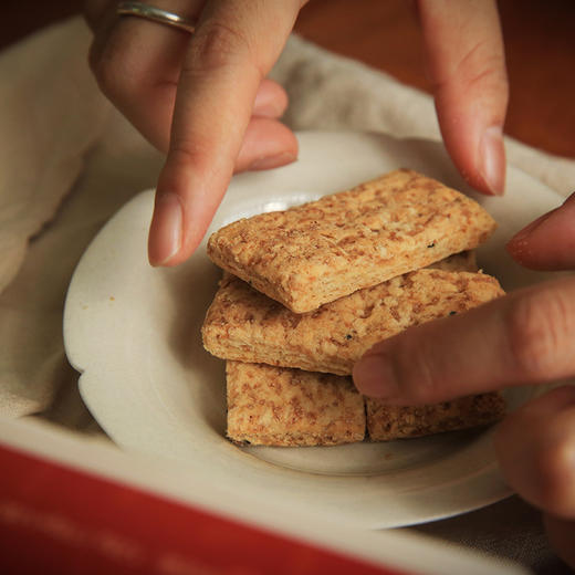 浔隐山 咸蛋黄饼干  方块蛋黄酥性 网红儿童零食代餐茶点心 120g/盒*2盒 商品图1