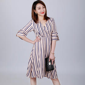 【不退不换】整个夏天优雅又性感|法式V领条纹茶歇裙，显瘦显高