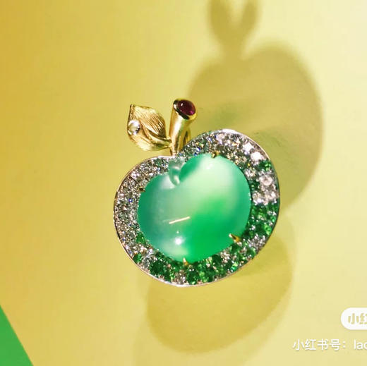 平安果.g750钻石镶嵌吊坠 - 绍金文化—周大金珠宝展厅230304