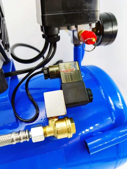 无油空压机整机35L-800W发快递箱子压坏变形，不予受理。 商品图3