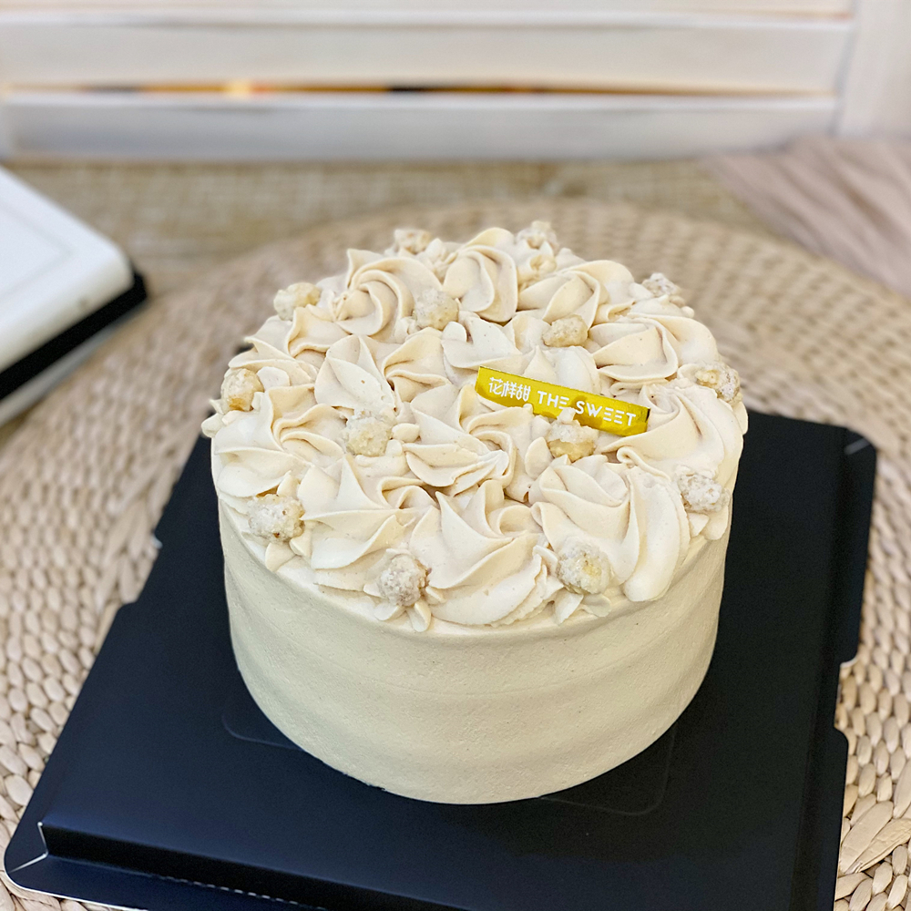 积分兑换  4英寸招牌榛子奶油蛋糕（为造型稳定，外层奶油需用到食品级塑料围边包裹）