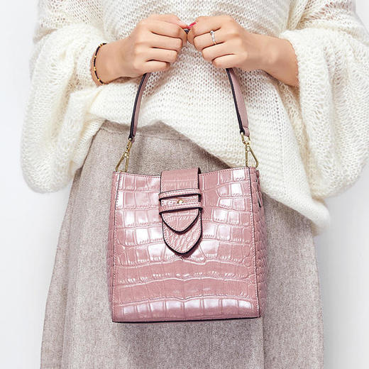 QSL1277牛皮女包鳄鱼纹真皮手提包单肩斜挎水桶包 商品图1