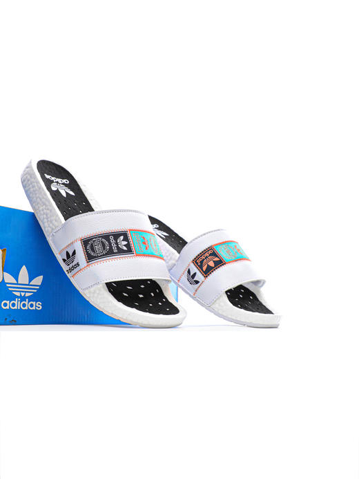 鱼鳞纹超软泡棉技术#鞋床贴附脚底,脚感极致舒适❗️踩屎感拖鞋，阿迪达斯adidas Adilette Boost Slides升级改良爆米花夏季休闲运动沙滩一字拖鞋 商品图4