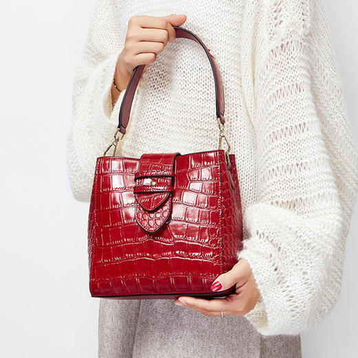 QSL1277牛皮女包鳄鱼纹真皮手提包单肩斜挎水桶包 商品图0