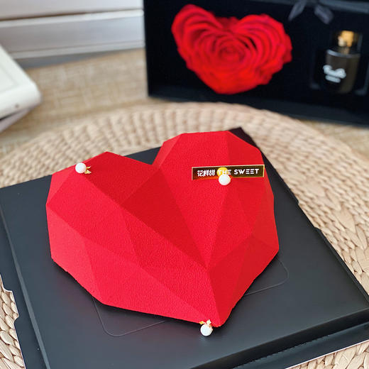 超值秒杀： 钻石心  香草草莓慕斯蛋糕 商品图1