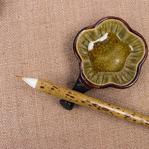 【雀屏鸡距笔】，蓄墨力强，弹性强，腰力极佳，古法毛笔，写二十个字不用添墨，小可写2公分左右的字，大可写6公分左右的字，跨度大，适合书写字体：中楷，小行楷，瘦金体，国画 商品图2