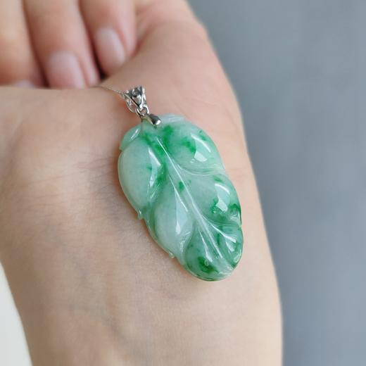 18K金镶嵌翡翠叶子吊坠 商品图1