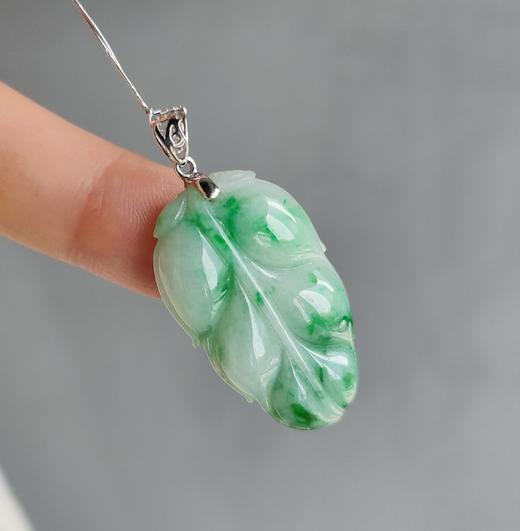 18K金镶嵌翡翠叶子吊坠 商品图2