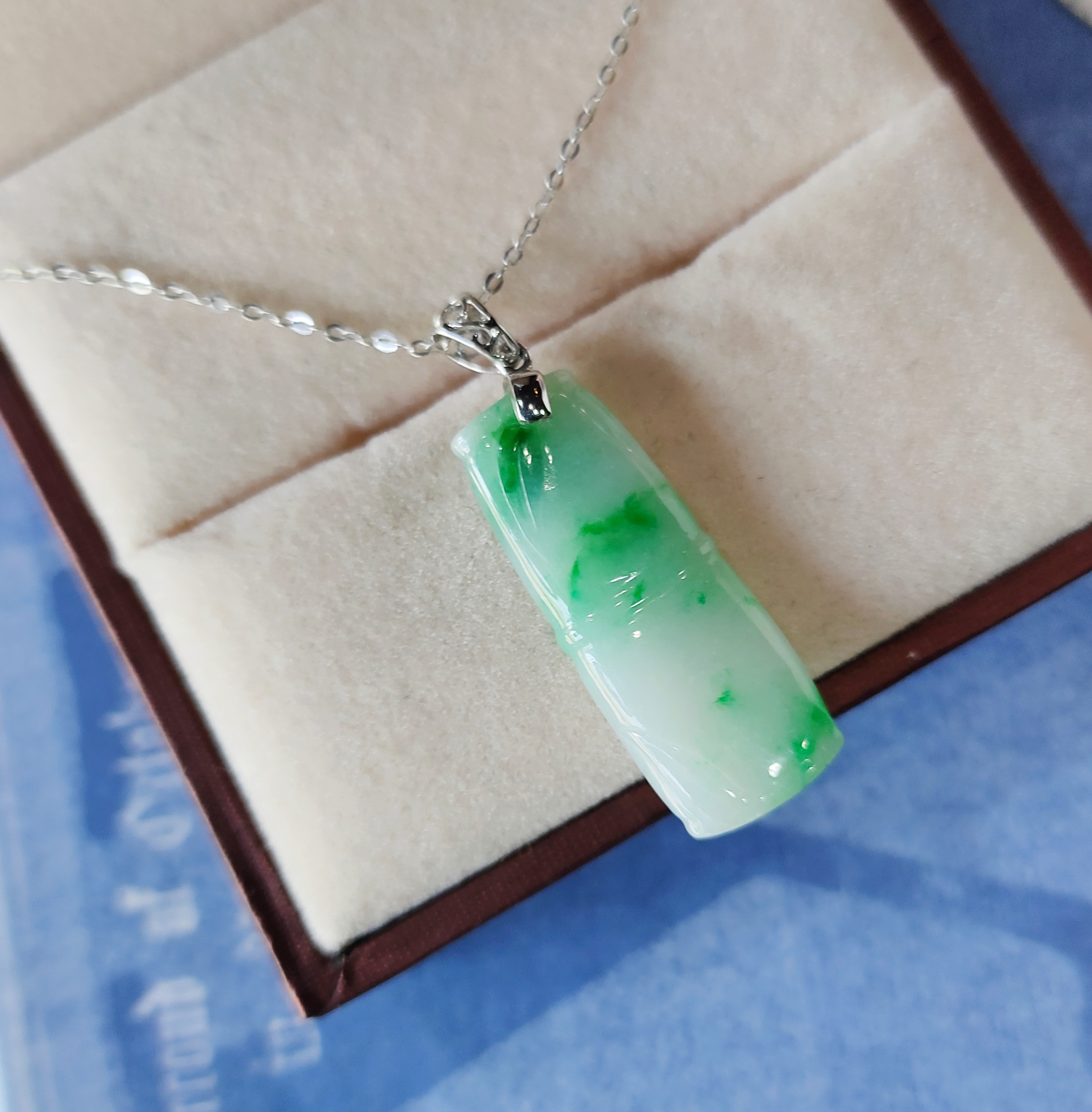 18K金镶嵌翡翠节节高升吊坠