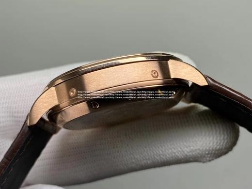 V9格拉苏蒂原创议员1-36-04款原装开模副本，突破了市场版本日历无法双跳的BUG，3D打印开模立体月相盘（非平面），同步原装尺寸40mm*12mm，配件均可通用原装，白面珍珠白颗粒感十足。入手理由 商品图9