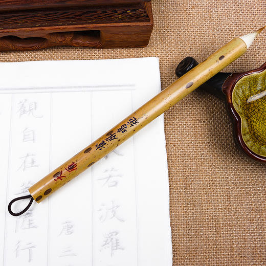 【雀屏鸡距笔】，蓄墨力强，弹性强，腰力极佳，古法毛笔，写二十个字不用添墨，小可写2公分左右的字，大可写6公分左右的字，跨度大，适合书写字体：中楷，小行楷，瘦金体，国画 商品图4