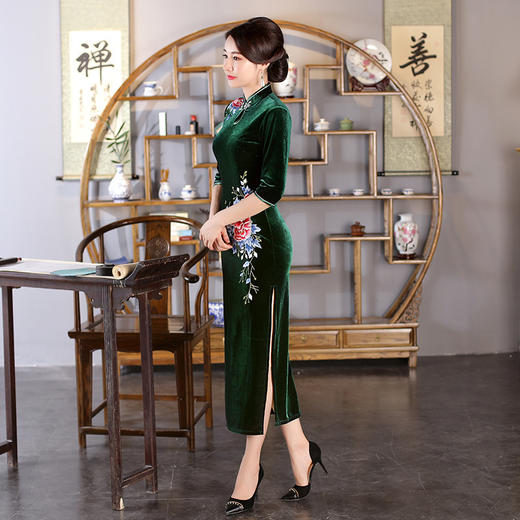 WXG-SR-220大码短款丝绒绣花礼仪中袖旗袍连衣裙 商品图3