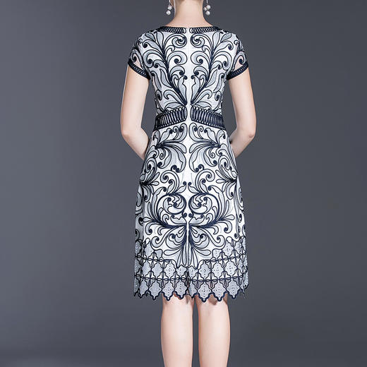 MWYG-2EF8525夏季新款重工刺绣大码妈妈装连衣裙 商品图3
