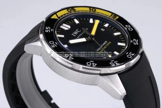 万国iwc海洋时计 IW356802 44MM “小50寻“超强夜光腕表1: 所有的指针形状，以及指针夜光颜色，几乎是做到了一致2: 表盘为黑色磨砂工艺，表盘字体印刷以及立体感一致。3: 日历字体完 商品图5