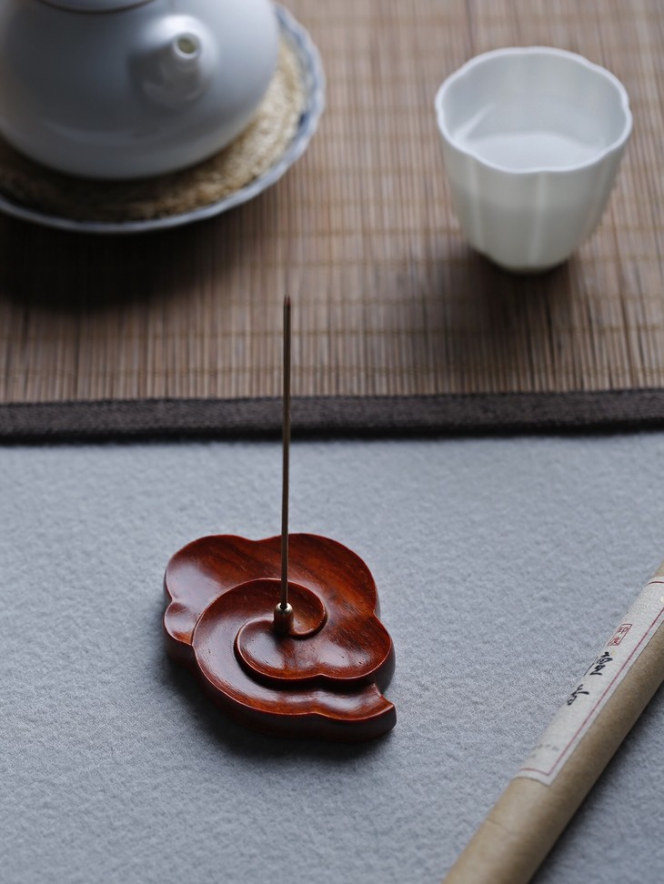 618小叶紫檀祥云线香底座b58