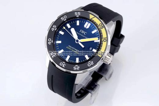 万国iwc海洋时计 IW356802 44MM “小50寻“超强夜光腕表1: 所有的指针形状，以及指针夜光颜色，几乎是做到了一致2: 表盘为黑色磨砂工艺，表盘字体印刷以及立体感一致。3: 日历字体完 商品图1
