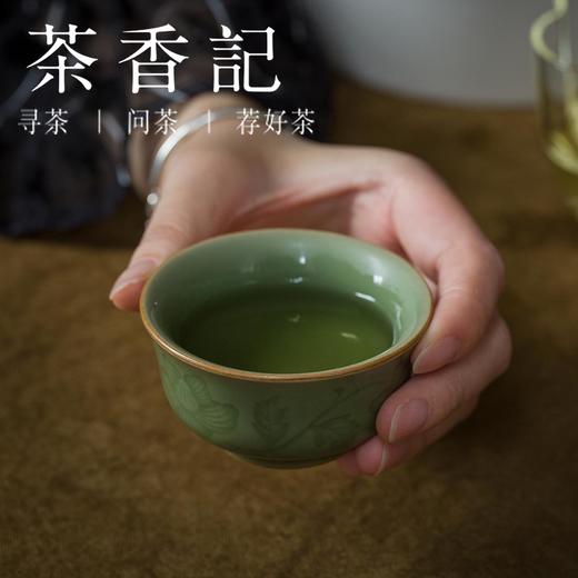 茶香记 朱砂胎刻花缠枝杯 品茗杯 梅子青釉 王文 个人杯 商品图4