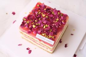 西瓜蛋糕|慕斯蛋糕，香法露玫瑰奶油+8424西瓜夹心+开心果达克瓦兹胚