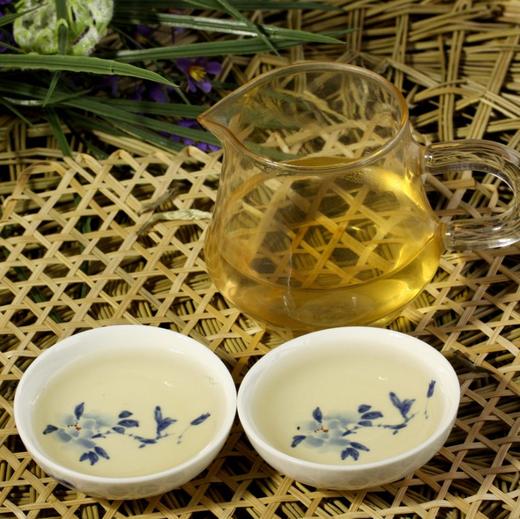 188     景谷白毫银针●银芽贡沱●送绸布茶刀●纯手工炒制，芽毫完整，满身披毫，毫香清鲜，汤色清澈 商品图3