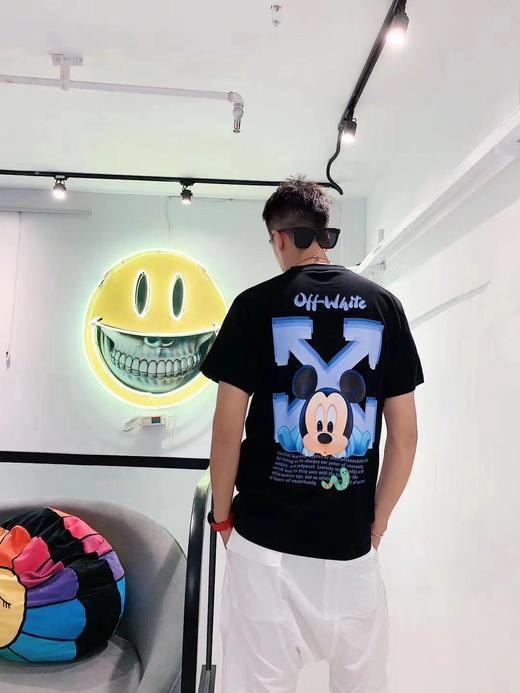 点此购买off迪士尼男女款米奇毛毛虫短袖t恤ks147910