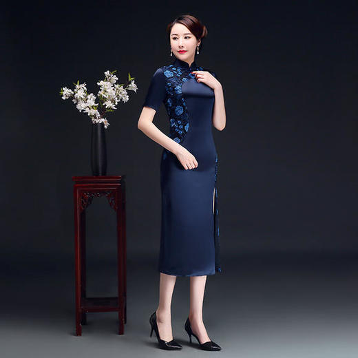 LHS-2002新款复古气质蕾丝拼接醋酸改良旗袍 商品图0