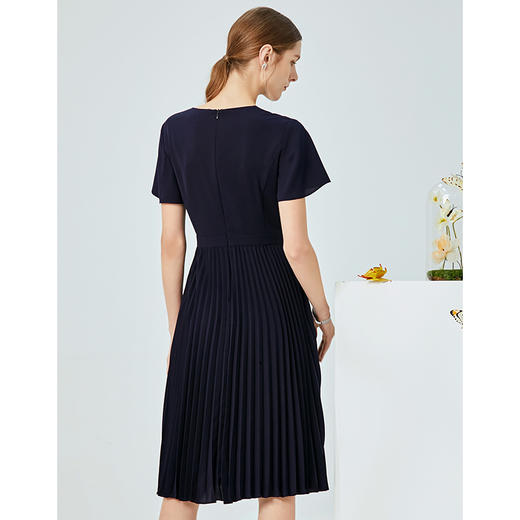 EITIE爱特爱夏季新款时尚飞飞袖通勤百搭简约文艺百褶连衣裙B2007494 商品图3