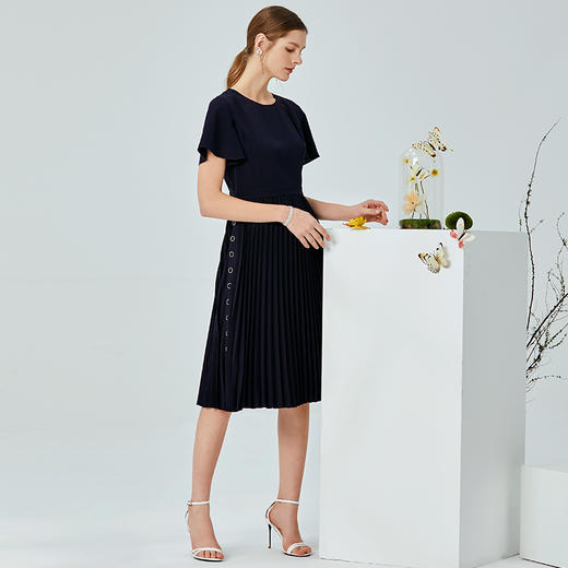 EITIE爱特爱夏季新款时尚飞飞袖通勤百搭简约文艺百褶连衣裙B2007494 商品图1