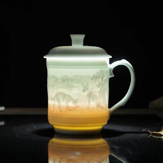 碧野青瓷 景德镇陶瓷雕刻大茶杯十二生肖杯办公杯子礼品杯带盖 商品图0