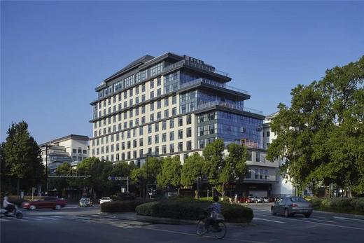 ★扬州优选★ ¥798起/2间夜 住【扬州瘦西湖君亭酒店】享设计大床房+早餐+扬州文创大礼包，另有含和园/个园/瘦西湖夜游/大明寺等门票套餐可选！周边景点环绕~有效期至2025年12月29日 商品图1