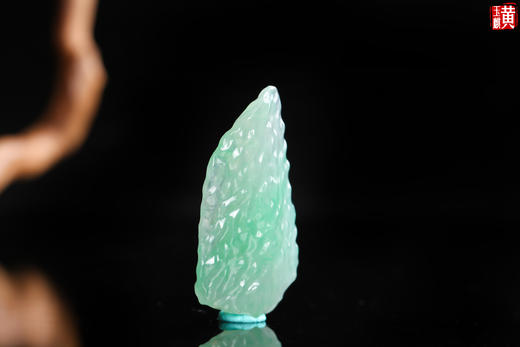 天然翡翠 【随形】吊坠  配精美挂绳 商品图0