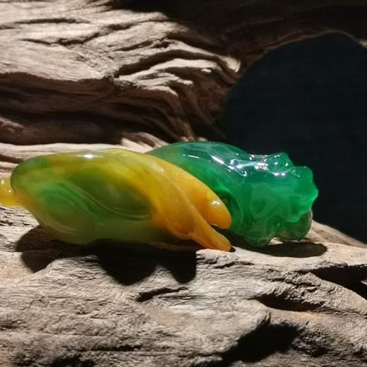 收藏级老坑黄加绿翡翠挂件 商品图7