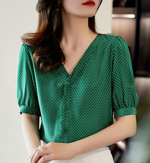 QCJZ-美到哭的森林绿波点上衣 要多迷人有多迷人 商品图1