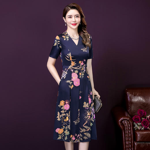 LFJR-8337实拍夏新款 阔太太气质印花重磅仿真丝V领连衣裙 商品图2