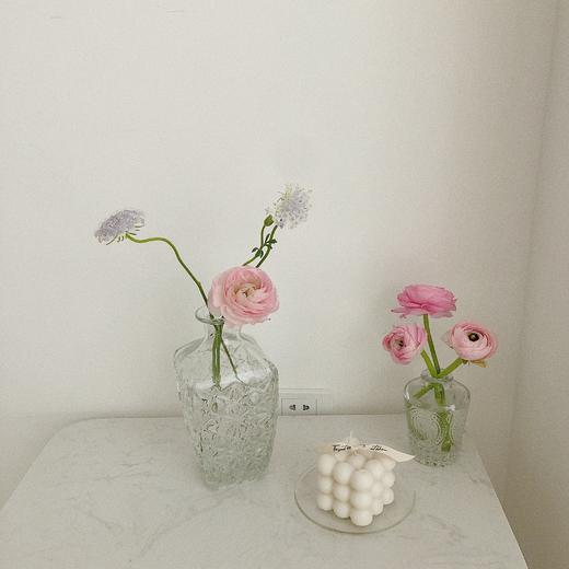 精选浮雕花瓶 (仅花瓶，不含鲜花) 商品图1