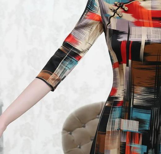 HYX-6366时尚修身改良复古风奥黛真丝旗袍 商品图3