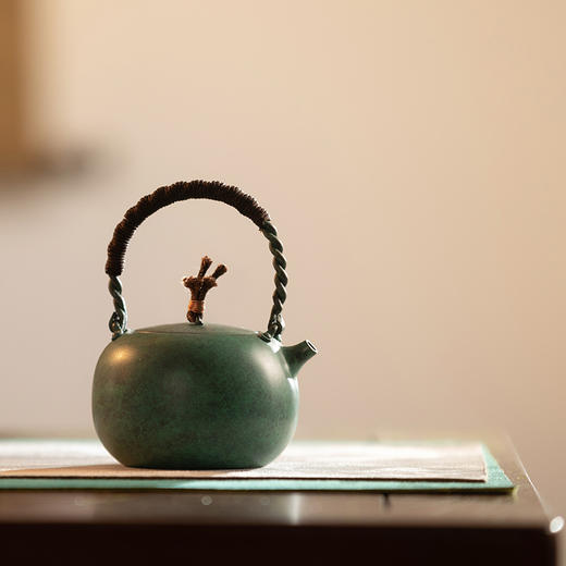 朱炳仁·铜·小苹果茶壶 | 造型优美，精致厚重，寓意美好 商品图0