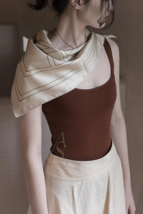 TOTEME URDA 白色/黑色/深棕色U型领背心