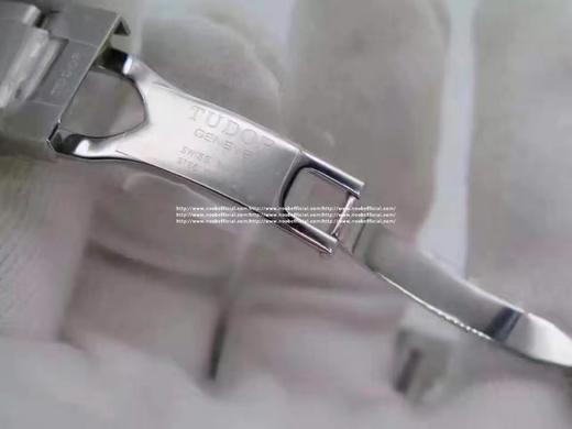 ZF 神器帝陀小黑花ZF出品 2017年巴塞尔新款帝陀小兰花，在老款的基础上官方做出了细节调整1.调整玻璃的款式将原先的平行设计修改成锅盖形，更加强烈的展现该系列复古怀旧的情怀2.重新设计钢带，17款 商品图7