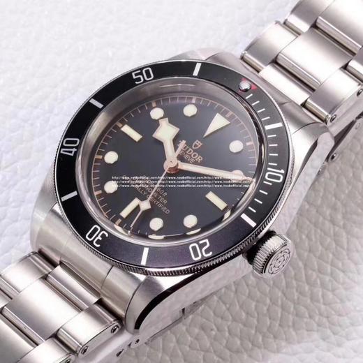 ZF 神器帝陀小黑花ZF出品 2017年巴塞尔新款帝陀小兰花，在老款的基础上官方做出了细节调整1.调整玻璃的款式将原先的平行设计修改成锅盖形，更加强烈的展现该系列复古怀旧的情怀2.重新设计钢带，17款 商品图3