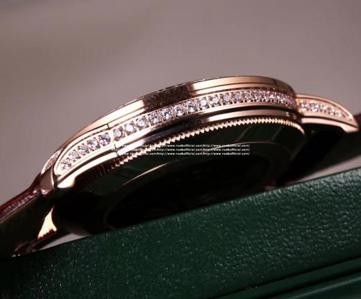 台湾厂 ⌚️江诗丹顿🇨🇭传袭系列 新款奢华满天星型号：82760/000G-9952男士腕表，表壳用316L精钢加电白金工艺，特别闪烁靓丽，施华路世奇水晶钻手工镶钻工艺，搭配双卜永不刮花蓝宝石玻璃 商品图4