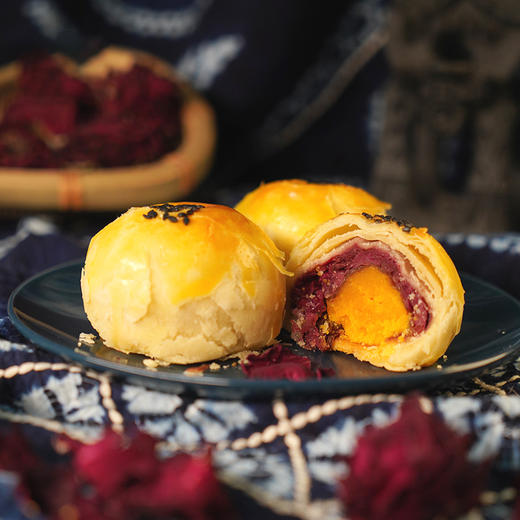 雪媚娘蛋黄酥网红月饼糕点零食手工四层用料，香甜松软 外层酥脆内软沙滑，近期生产 商品图5