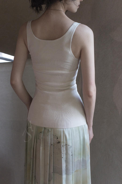 TOTEME URDA 白色/黑色/深棕色U型领背心 商品图6