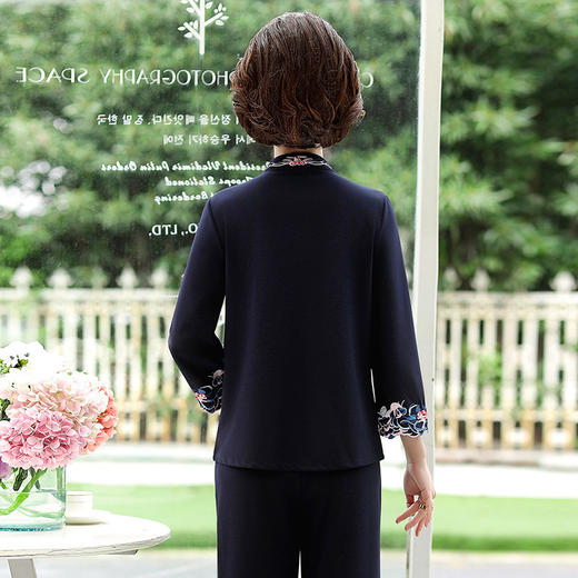 XK-XHR18810妈妈装2020新品 时尚绣花休闲九分袖两件套装 商品图1