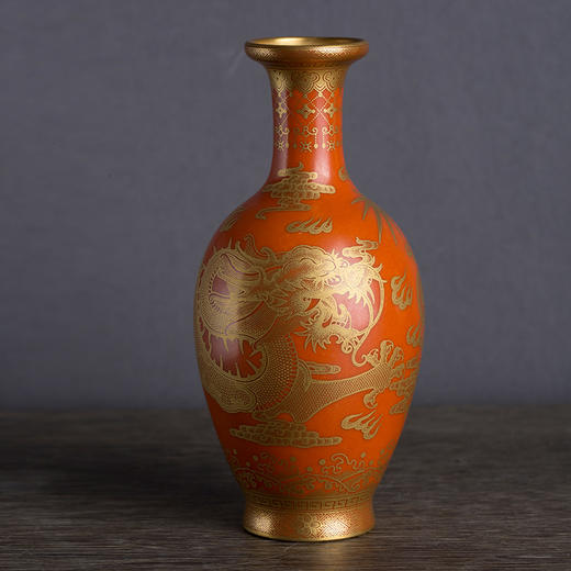 矾红堆金观音龙瓶